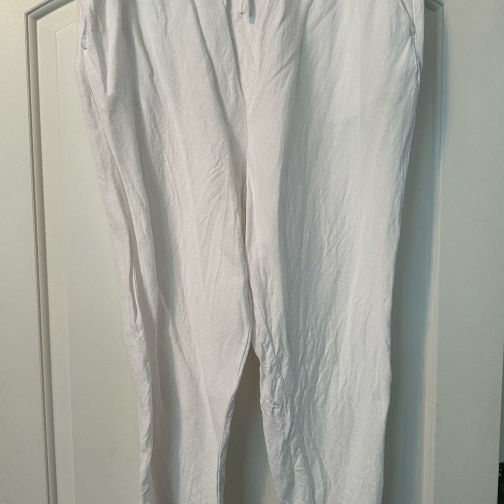H&M Classic White Capris